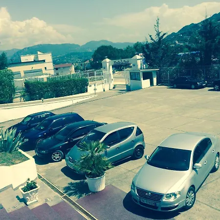 Merlin Park منتجع *