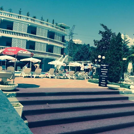 Merlin Park منتجع