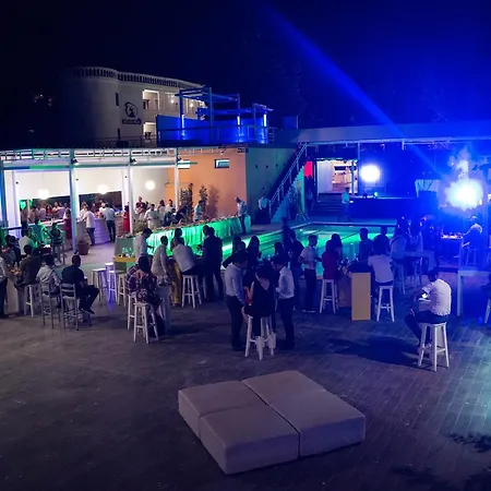 Merlin Park منتجع